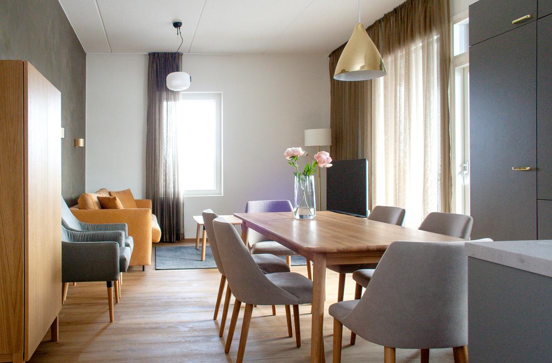 Ski-Inn s&ouml;&ouml;gisaal ja elutuba