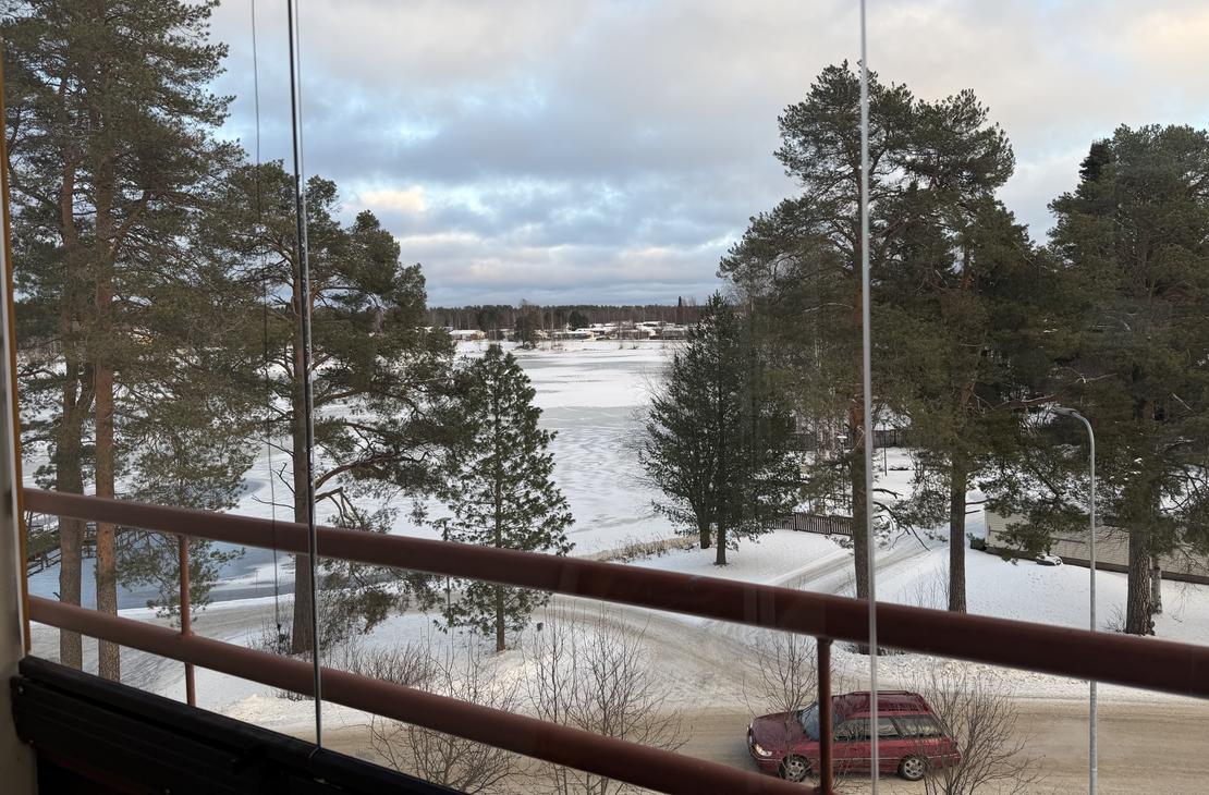 Lahdenranta maisemat järvelle ja avantouintipaikalle