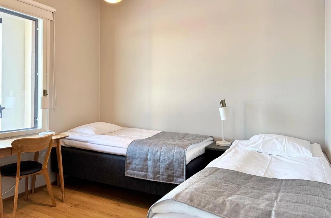 Ski-Inn magamistuba kahe voodiga
