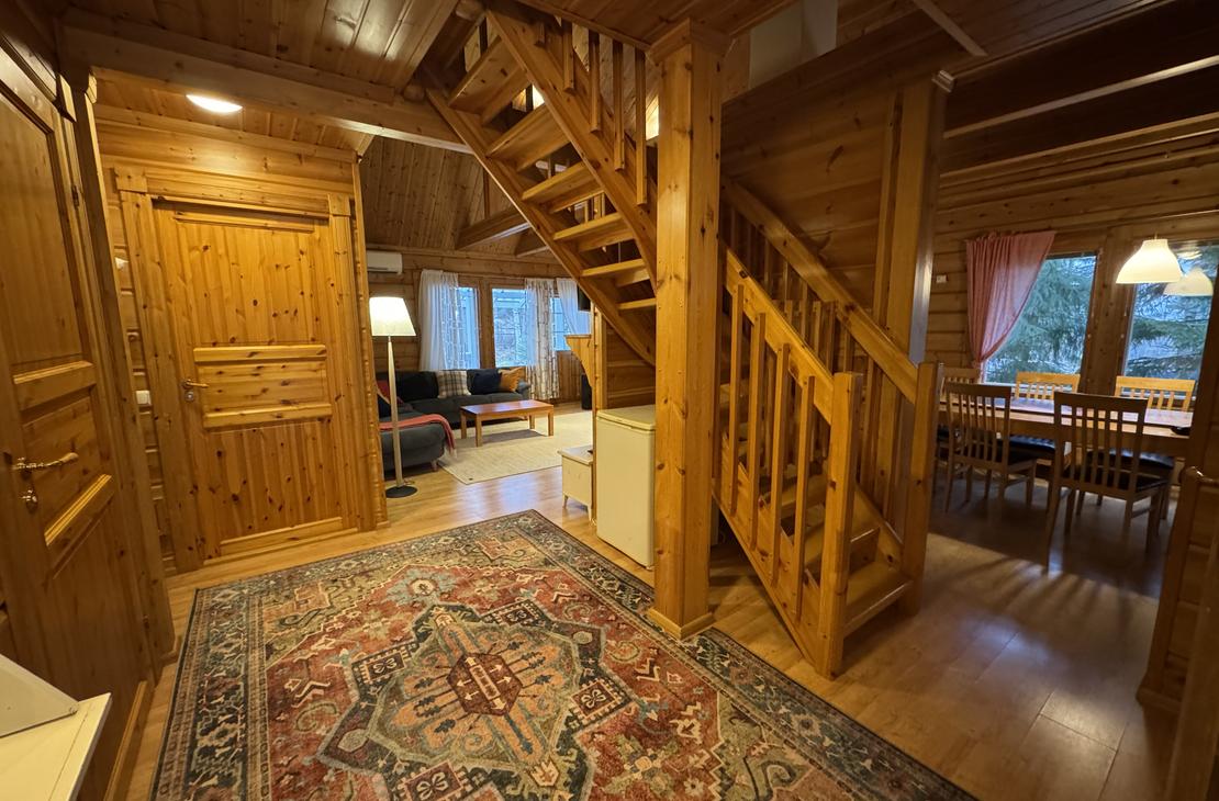 Lumekkaantie 4B eteinen