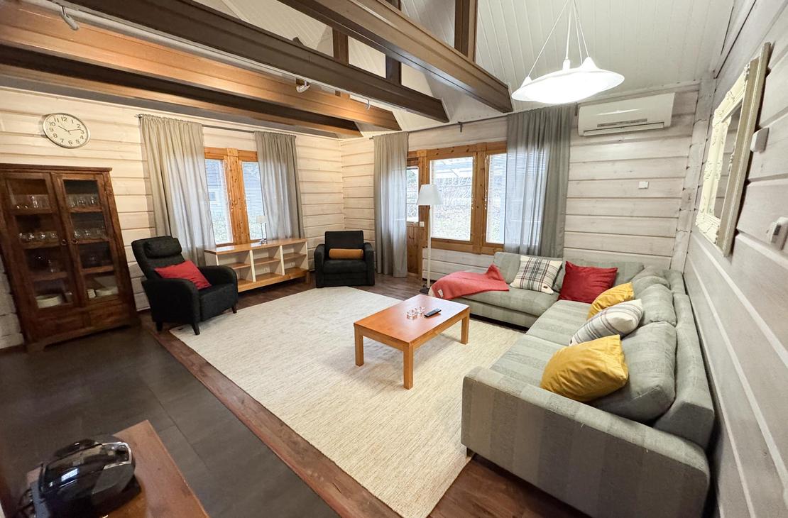 Lumekkaantie 4A olohuone