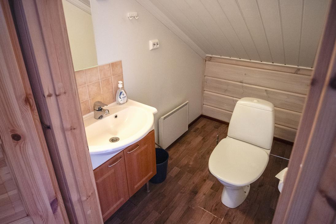 Lumekkaantie 4A yläkerran wc