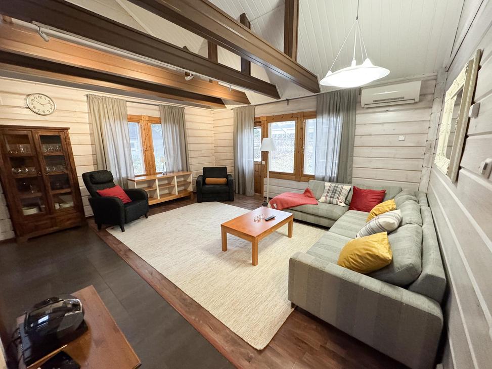 Lumekkaantie 4A olohuone