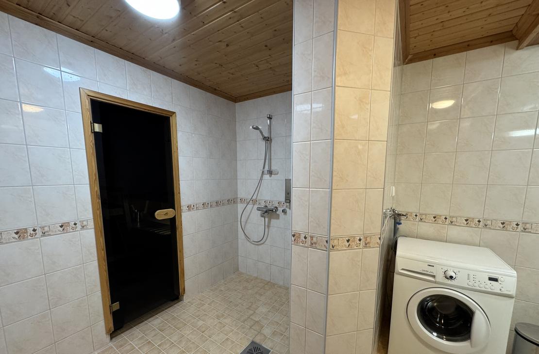 Lumekkaantie 4B suihku