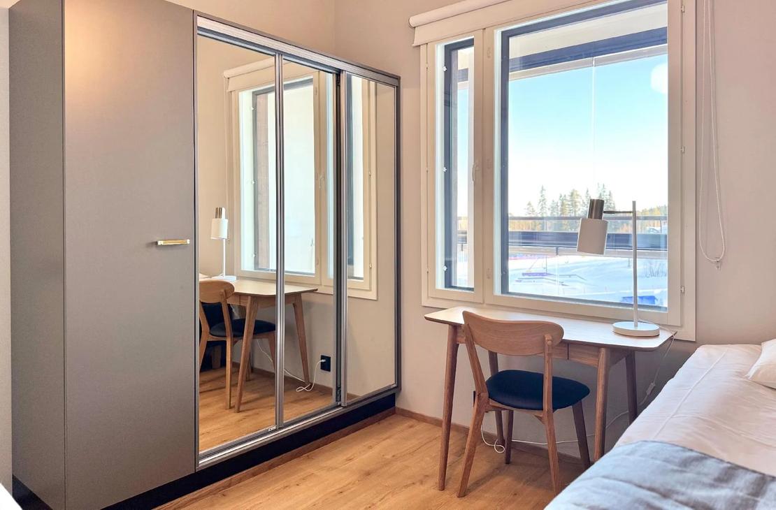 Ski-Inn magamistuba ja t&ouml;&ouml;ruum