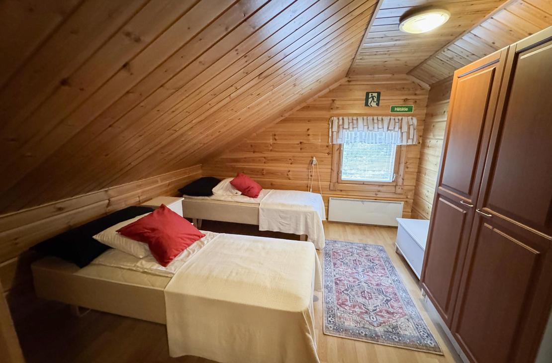 Lumekkaantie 2A Yl&auml;kerran makuuhuone