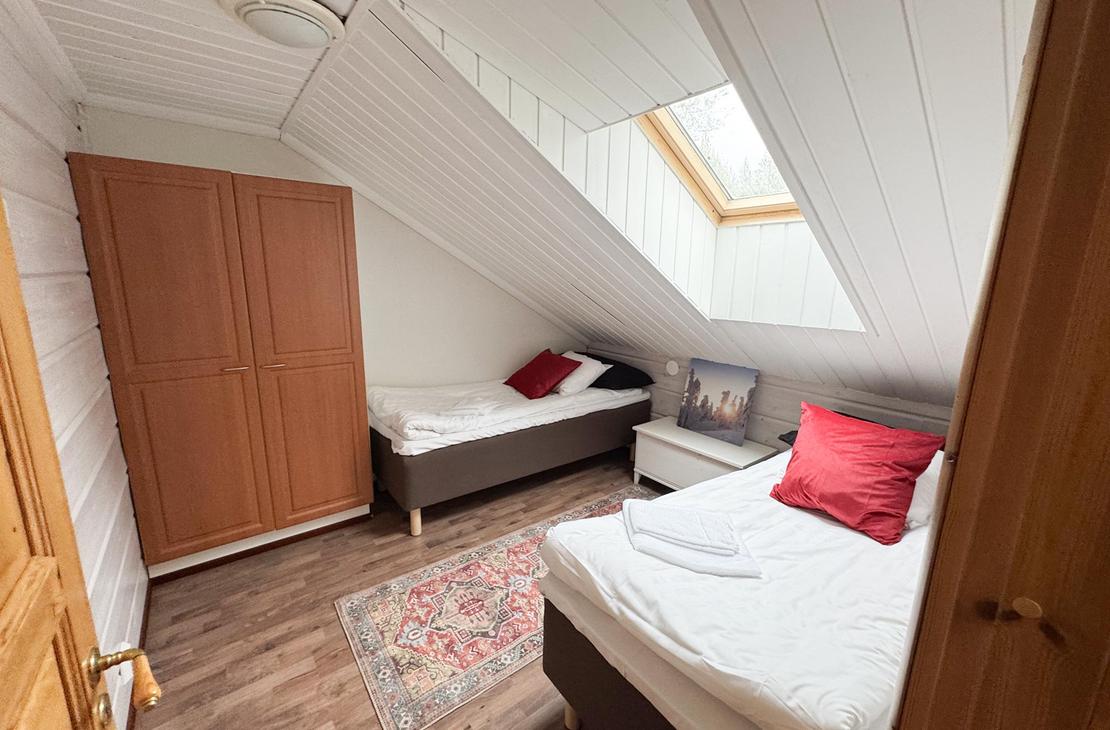 Lumekkaantie 4A Yl&auml;kerta makuuhuone