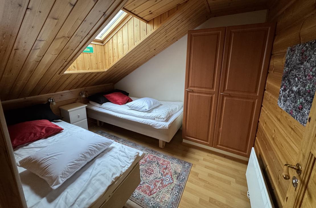 Lumekkaantie 4B yläkerran toinen makuuhuone