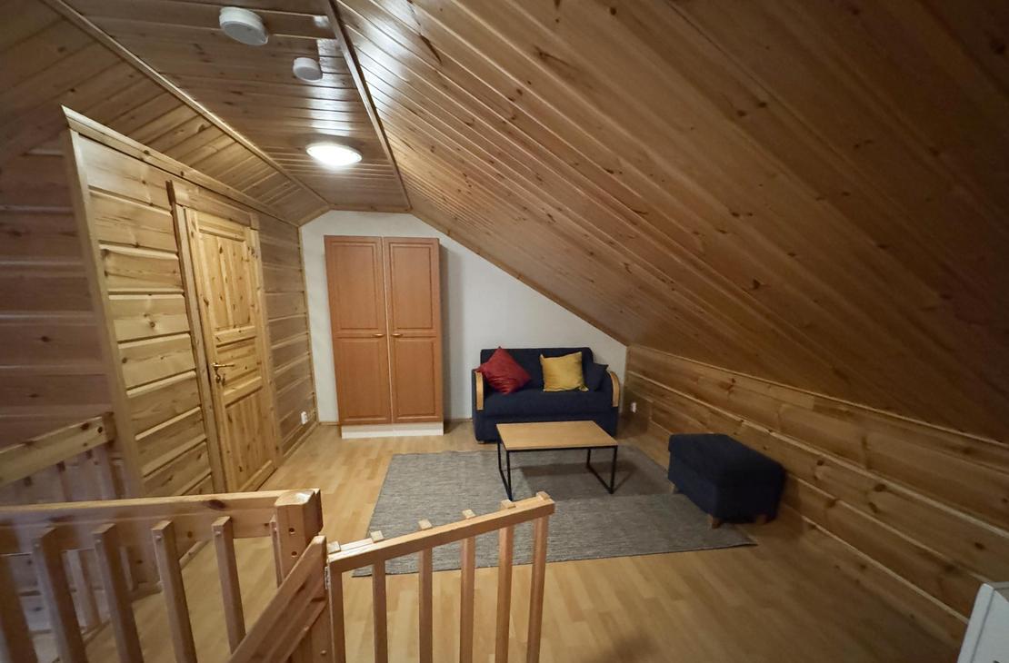 Lumekkaantie 2A Yläkerta aula