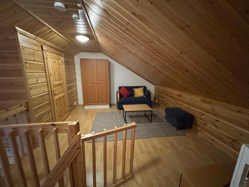 Lumekkaantie 2A Yläkerta aula