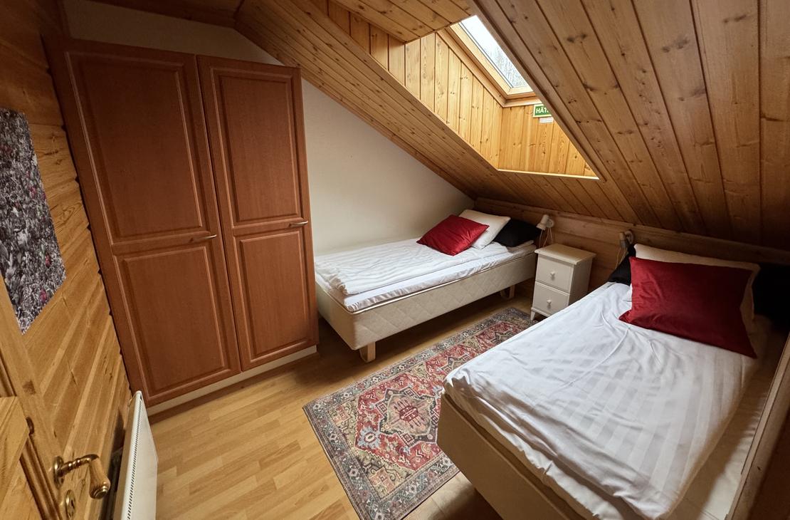 Lumekkaantie 4B yläkerran makuuhuone