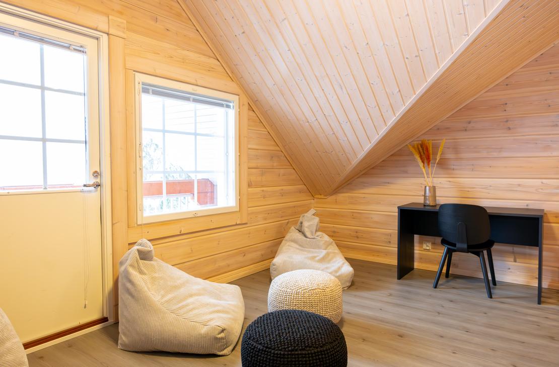 Saniaistie 16B yläkerran aula