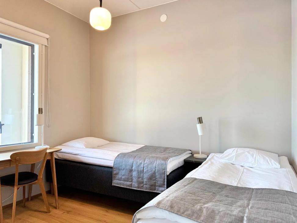 Ski-Inn magamistuba kahe voodiga