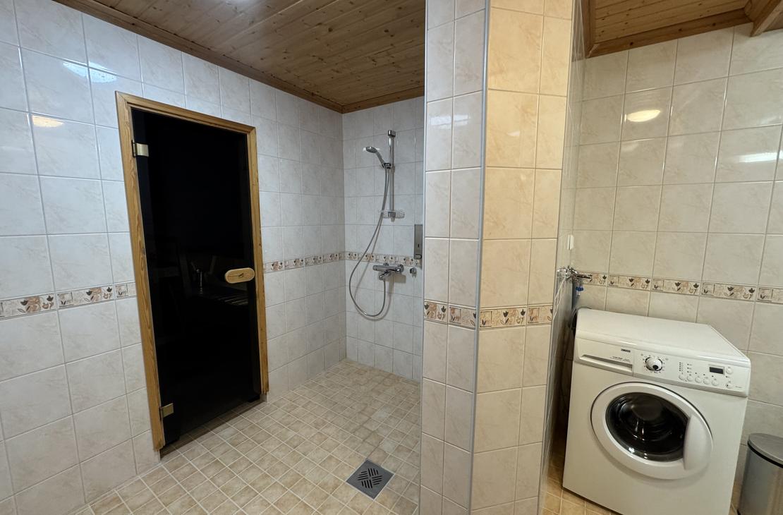 Lumekkaantie 4B suihku