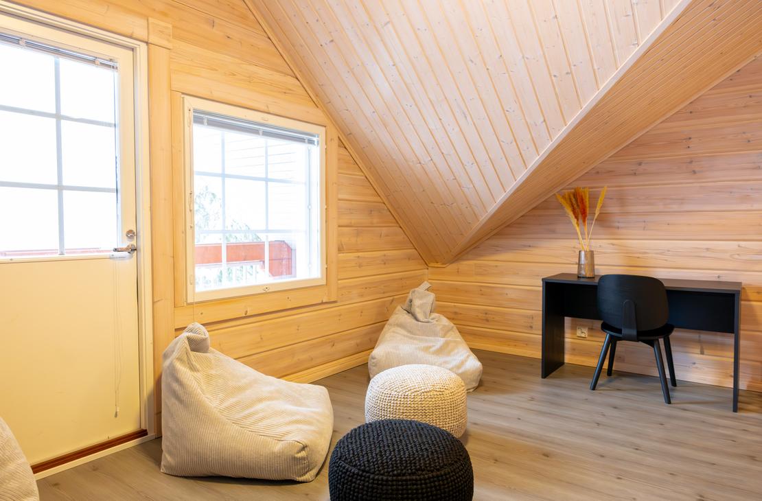 Saniaistie 16B yläkerran aula