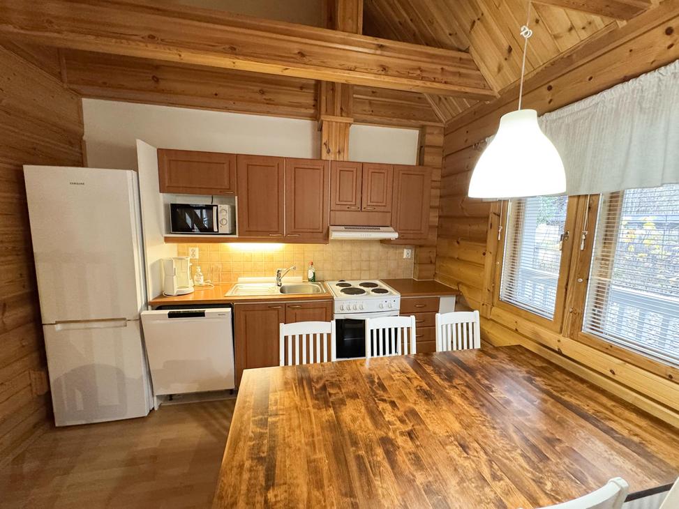 Lumekkaantie 2B keittiö