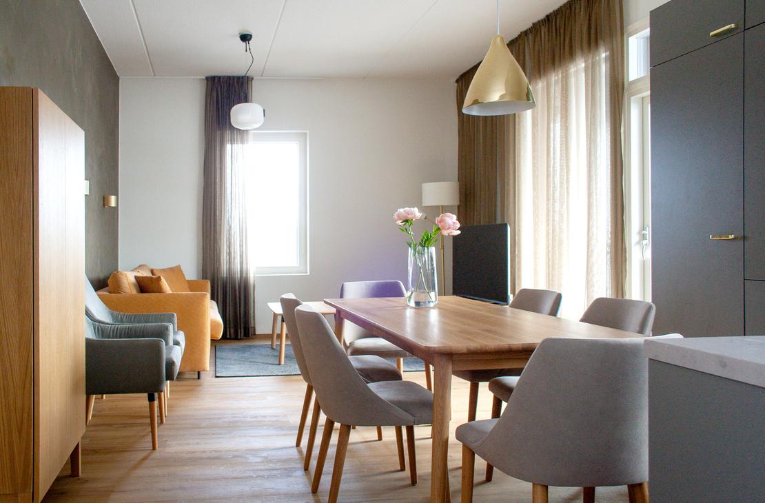 Ski-Inn söögisaal ja elutuba