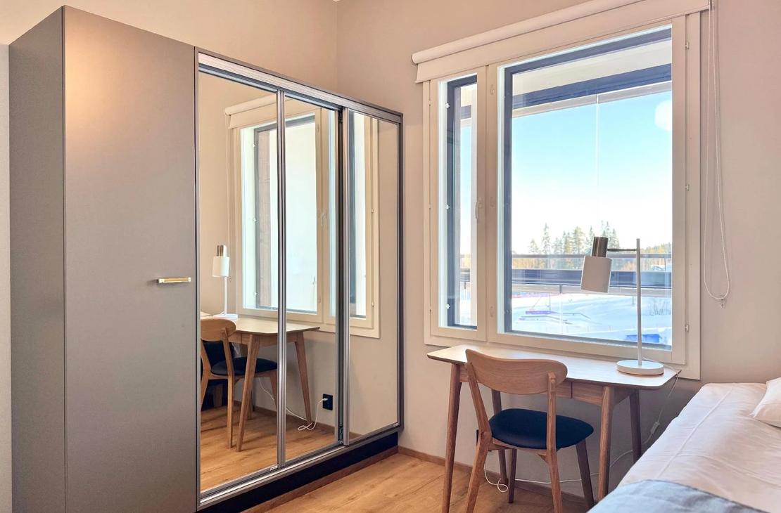Ski-Inn magamistuba ja t&ouml;&ouml;ruum